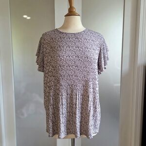 Women's Black and White Patterned Top